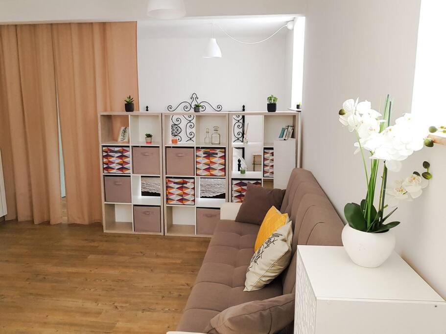 Thekeystudio, Studio Beige Nel Centro, 4 Minuti Dal Mare Bordighera Exterior foto