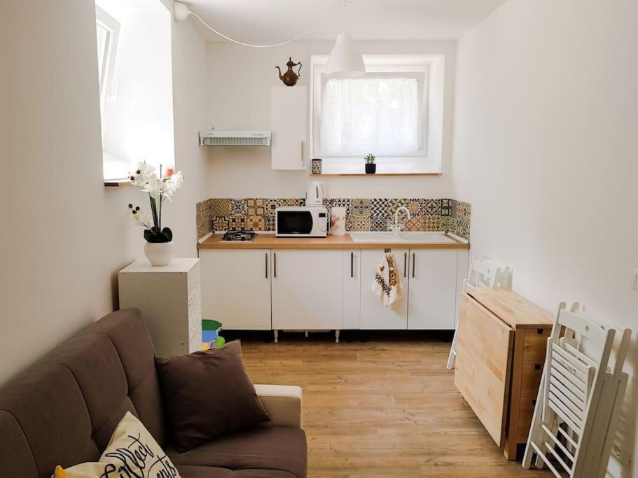 Thekeystudio, Studio Beige Nel Centro, 4 Minuti Dal Mare Bordighera Exterior foto